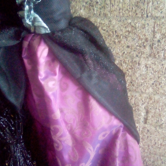 Wicked Webster's Witch Doll Decor - Picture 7 of 16